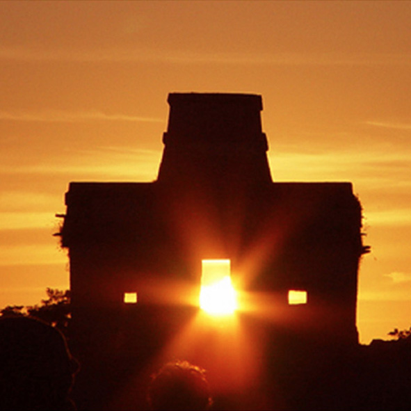 Disfrutar de los solsticios en Dzibilchaltún – ARQUEOLOGÍA, YUCATÁN